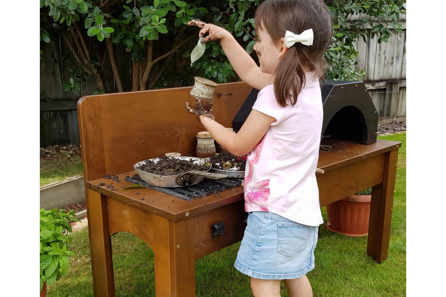 Outdoor wooden pizza oven